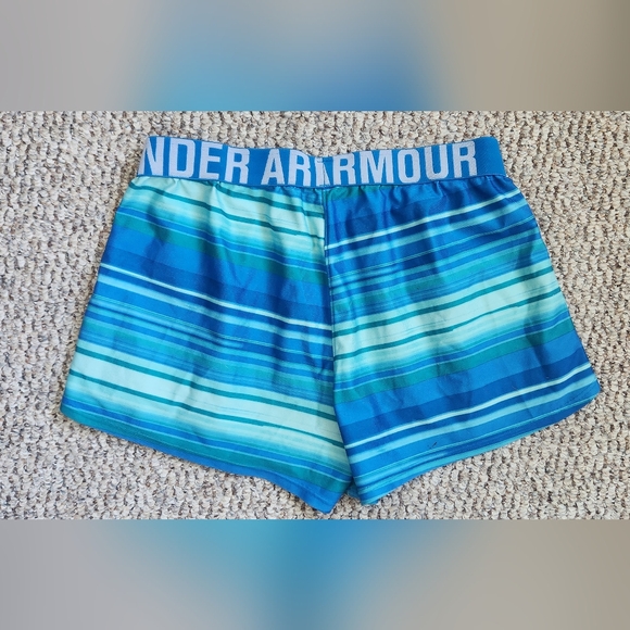 Under Armour Loose Shorts - Picture 2 of 2